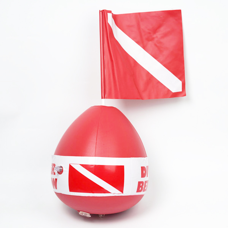 عوامة دائرية للغطس مع علم